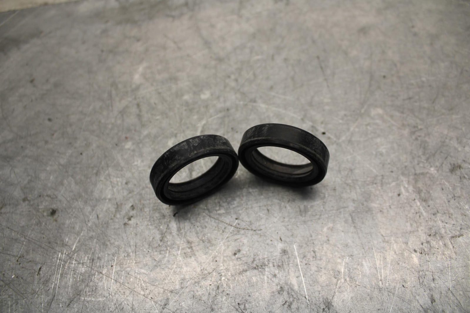 1983 Suzuki GN125FRONT FORK OIL SEAL PAIR 51153-05300 BB42