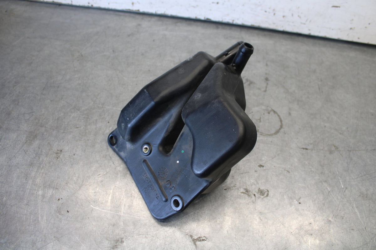 06-07 DUCATI MONSTER 695 OIL BREATHER TANK BB674