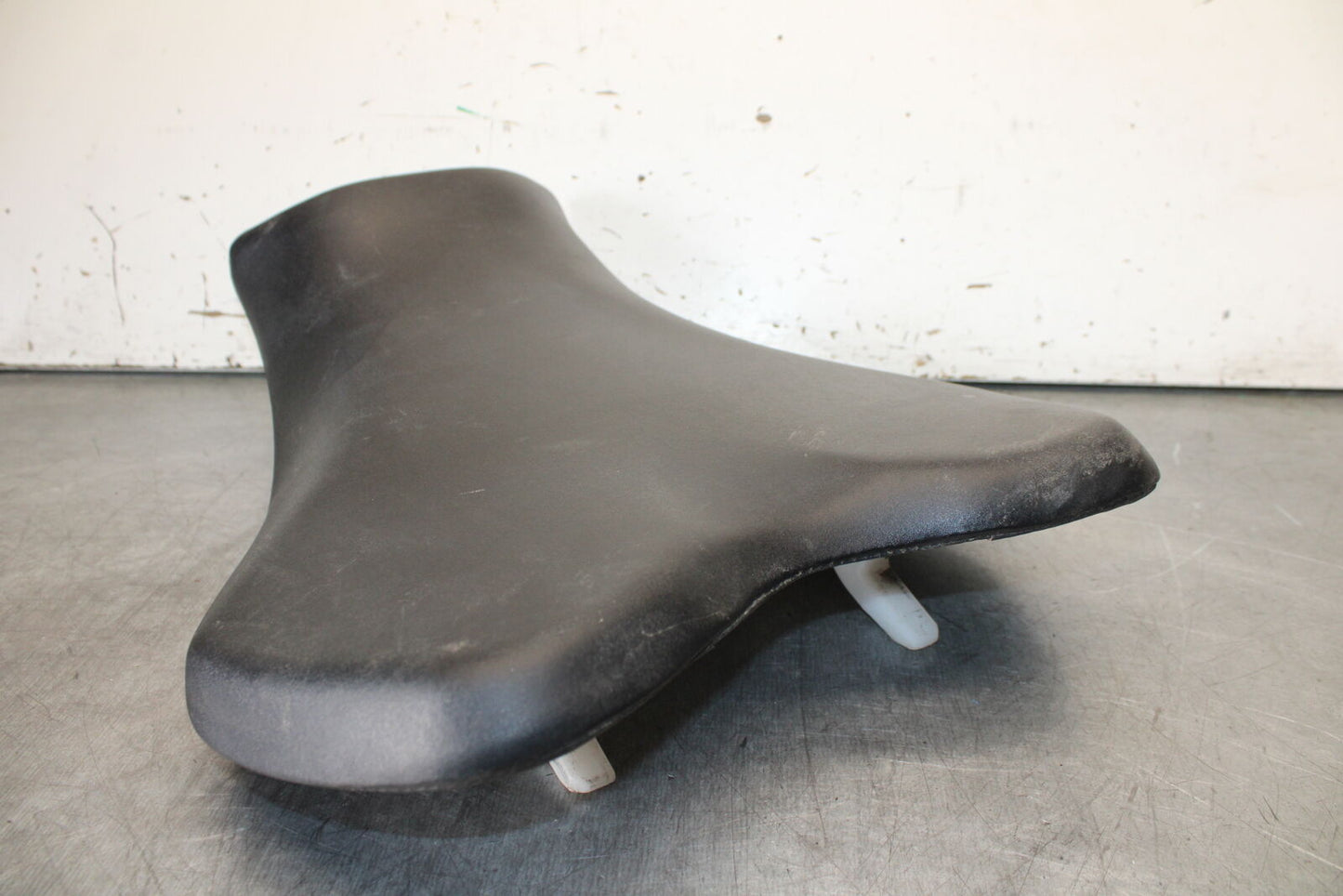 05-06 HONDA CBR600RR FRONT DRIVERS SEAT PAD SADDLE PILLION BB624
