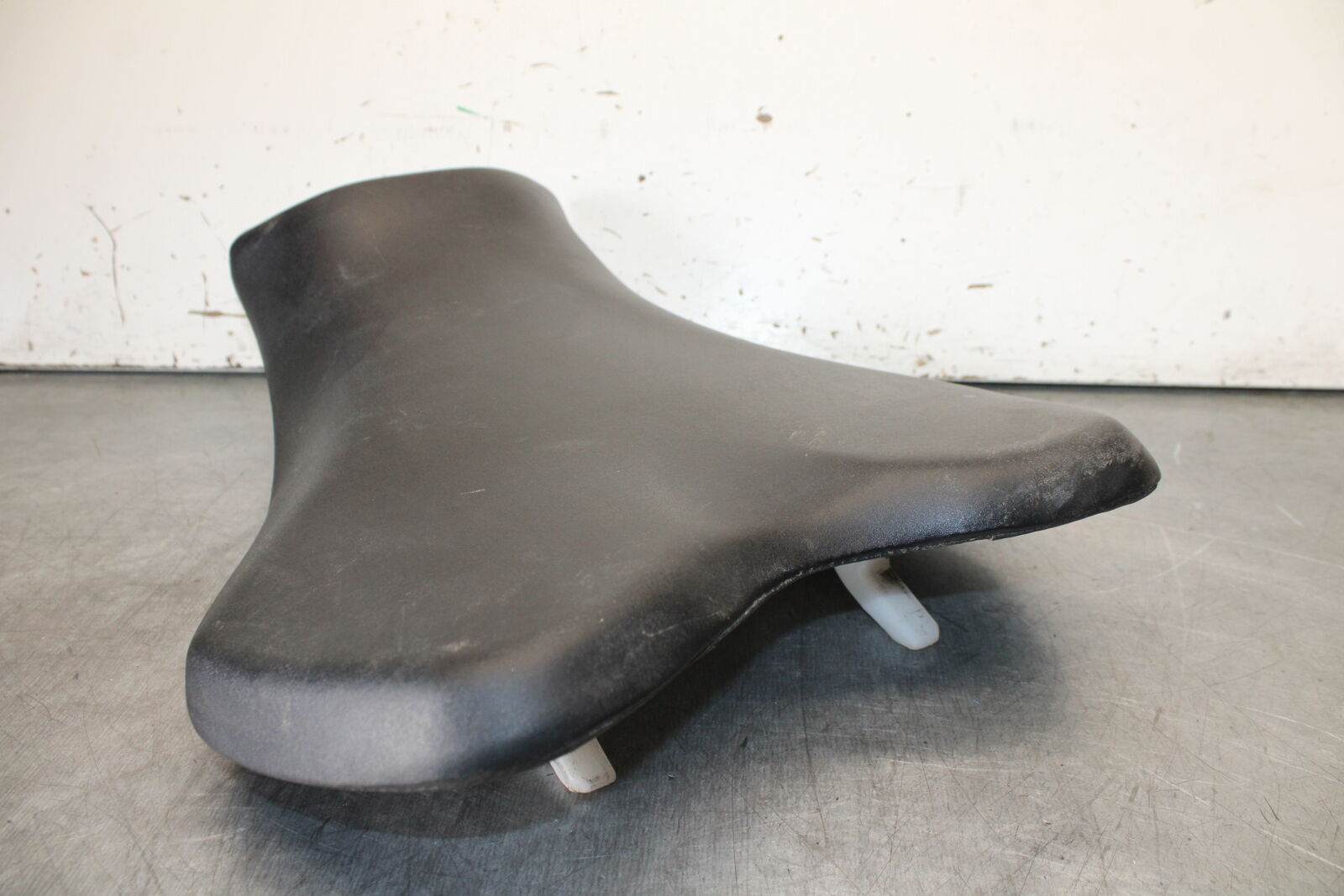 05-06 HONDA CBR600RR FRONT DRIVERS SEAT PAD SADDLE PILLION BB624