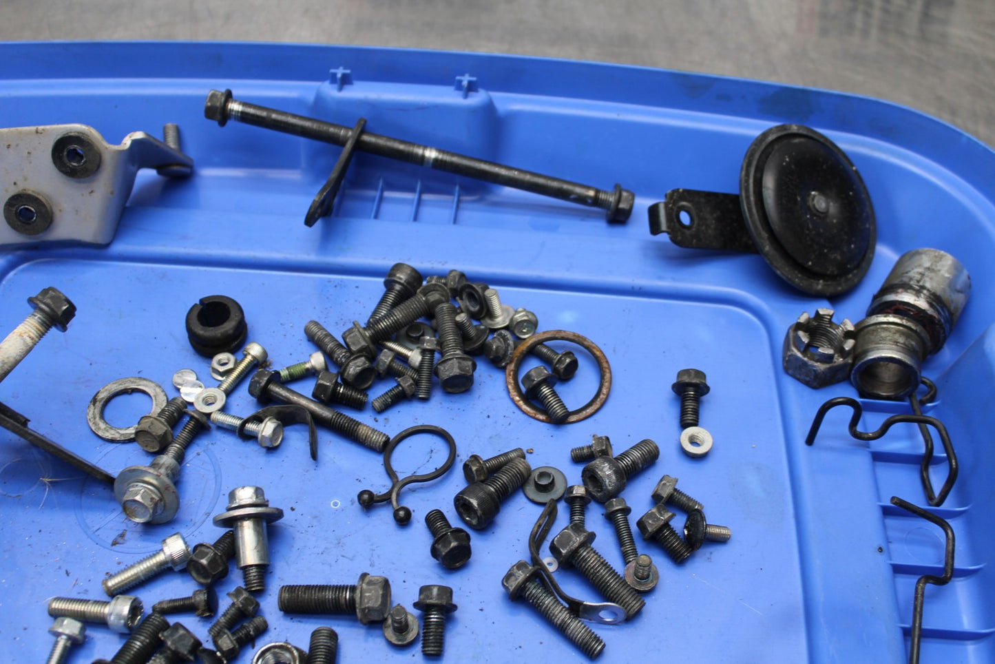 08 KAWASAKI VULCAN 900 MOUNTING BOLTS HARDWARE MOTOR SCREWS BB184