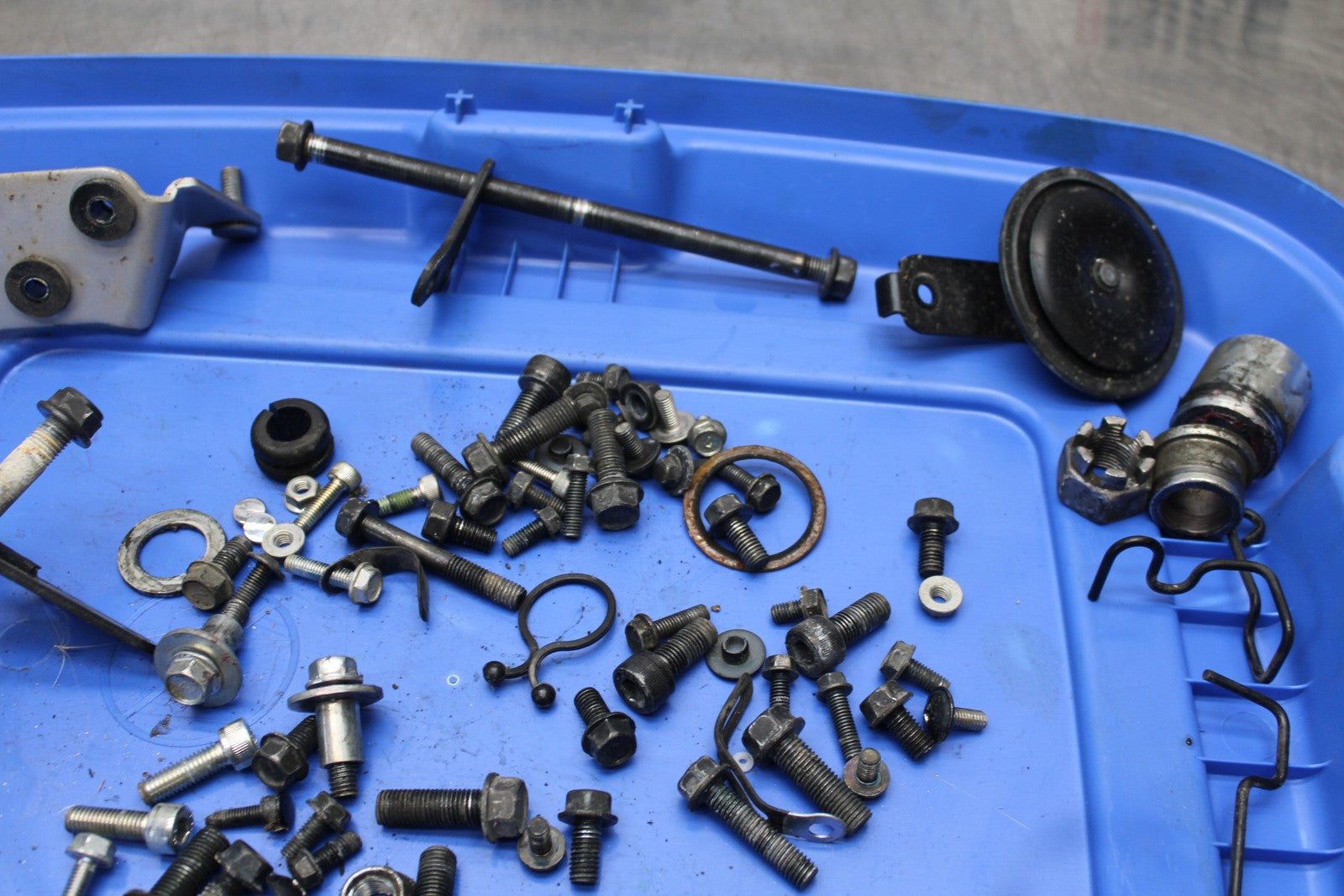 08 KAWASAKI VULCAN 900 MOUNTING BOLTS HARDWARE MOTOR SCREWS BB184