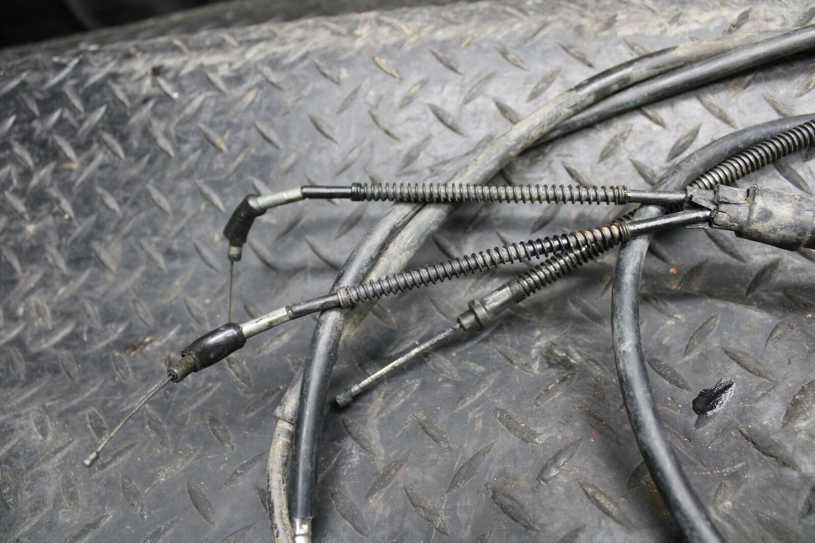 2004 Yamaha Banshee 350 YFZ350 CLUTCH THROTTLE BRAKE CABLE LINE BB232