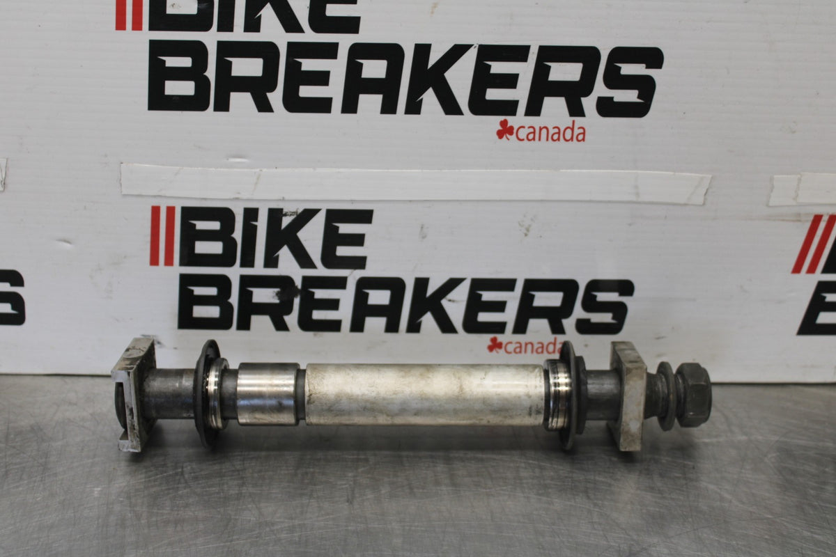 03 YAMAHA YZF R1 REAR AXLE BACK WHEEL RIM PIVOT BOLT AXEL BB895