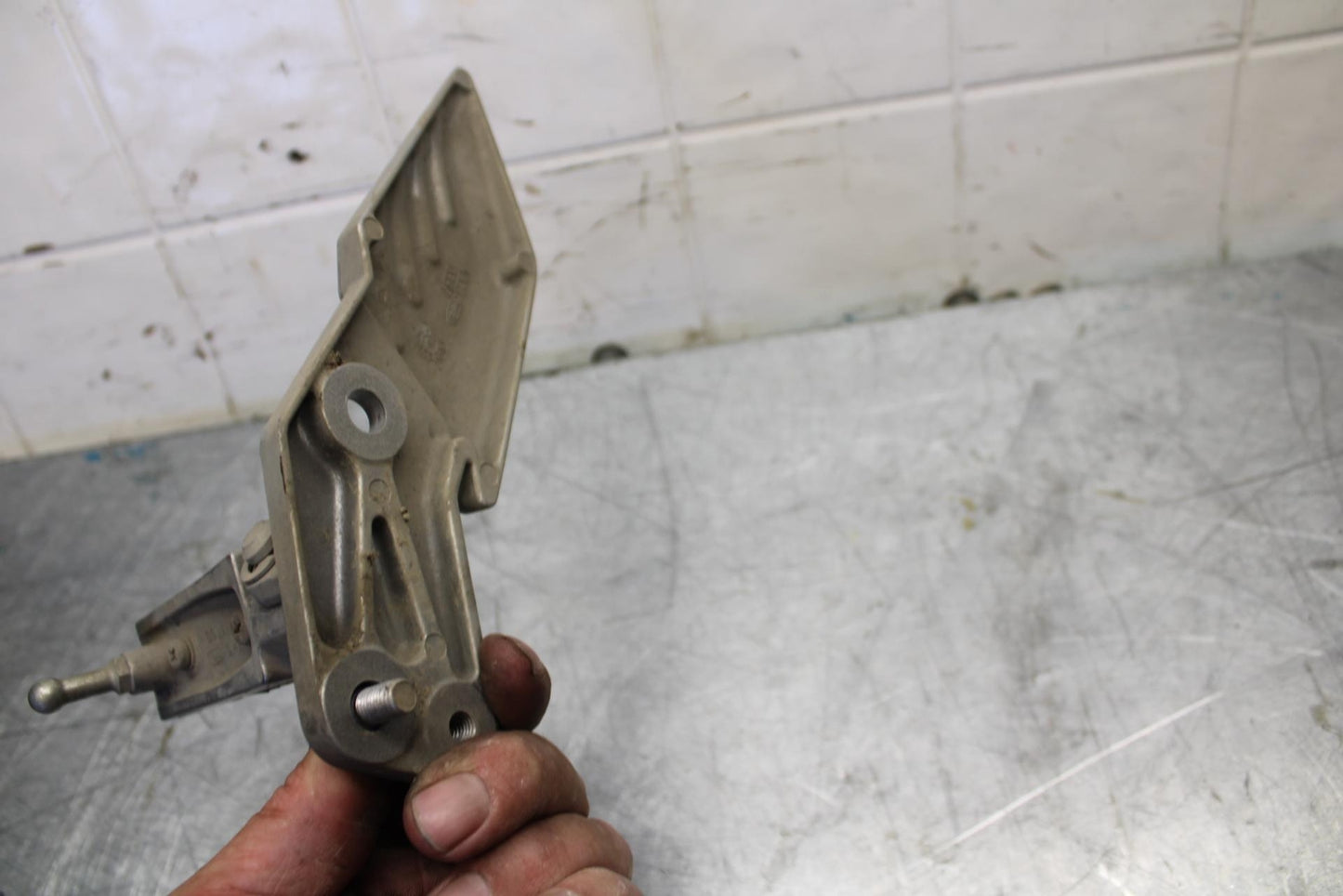 07-08 KAWASAKI CONCOURS 1400 ABS LEFT REARSET REAR SET DRIVER FOOT PEG  BB449