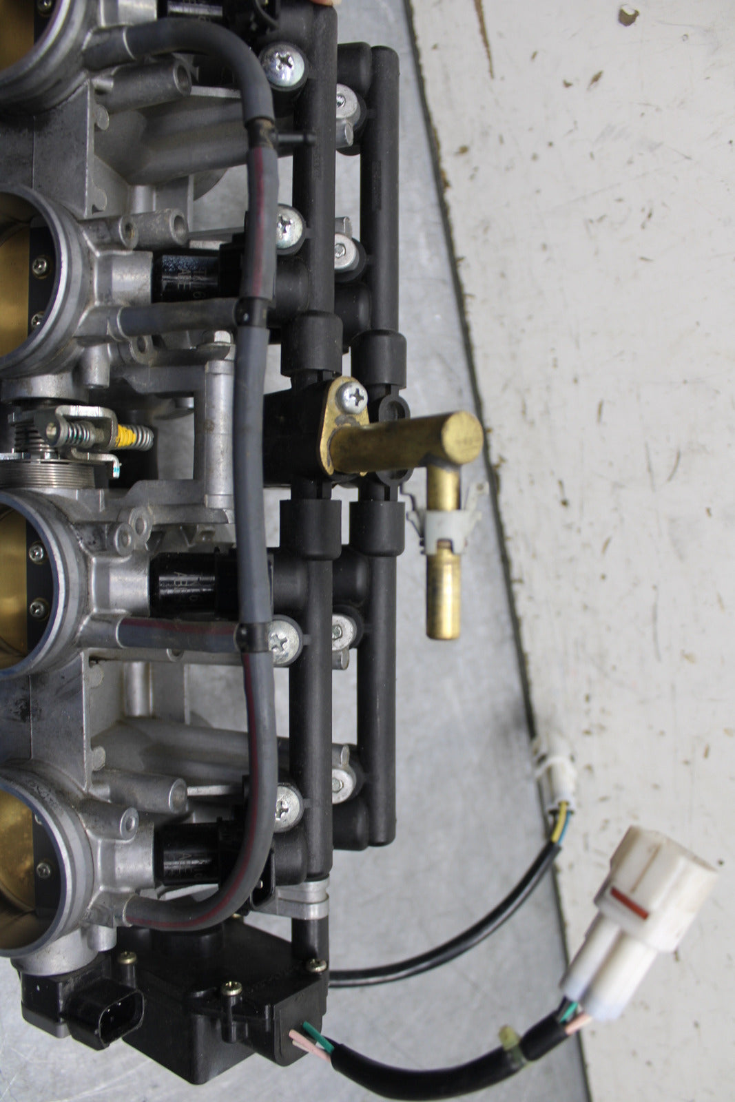 05-06 SUZUKI GSXR1000 MAIN FUEL INJECTORS / THROTTLE BODIES 13405-41G00 BB677