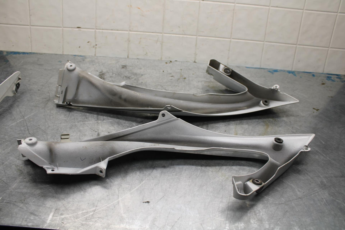 08-16 YAMAHA YZF R6  FRONT UPPER MID SIDE FAIRING COWL PLASTIC BB443