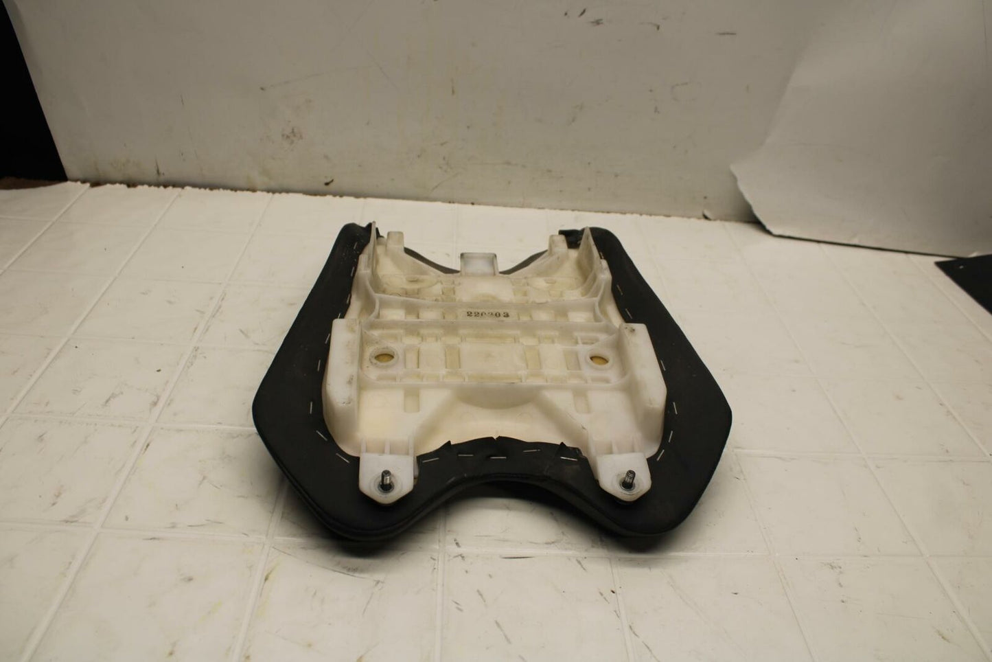 08-16 YAMAHA YZF R6 FRONT DRIVERS SEAT PAD SADDLE PILLION BB406