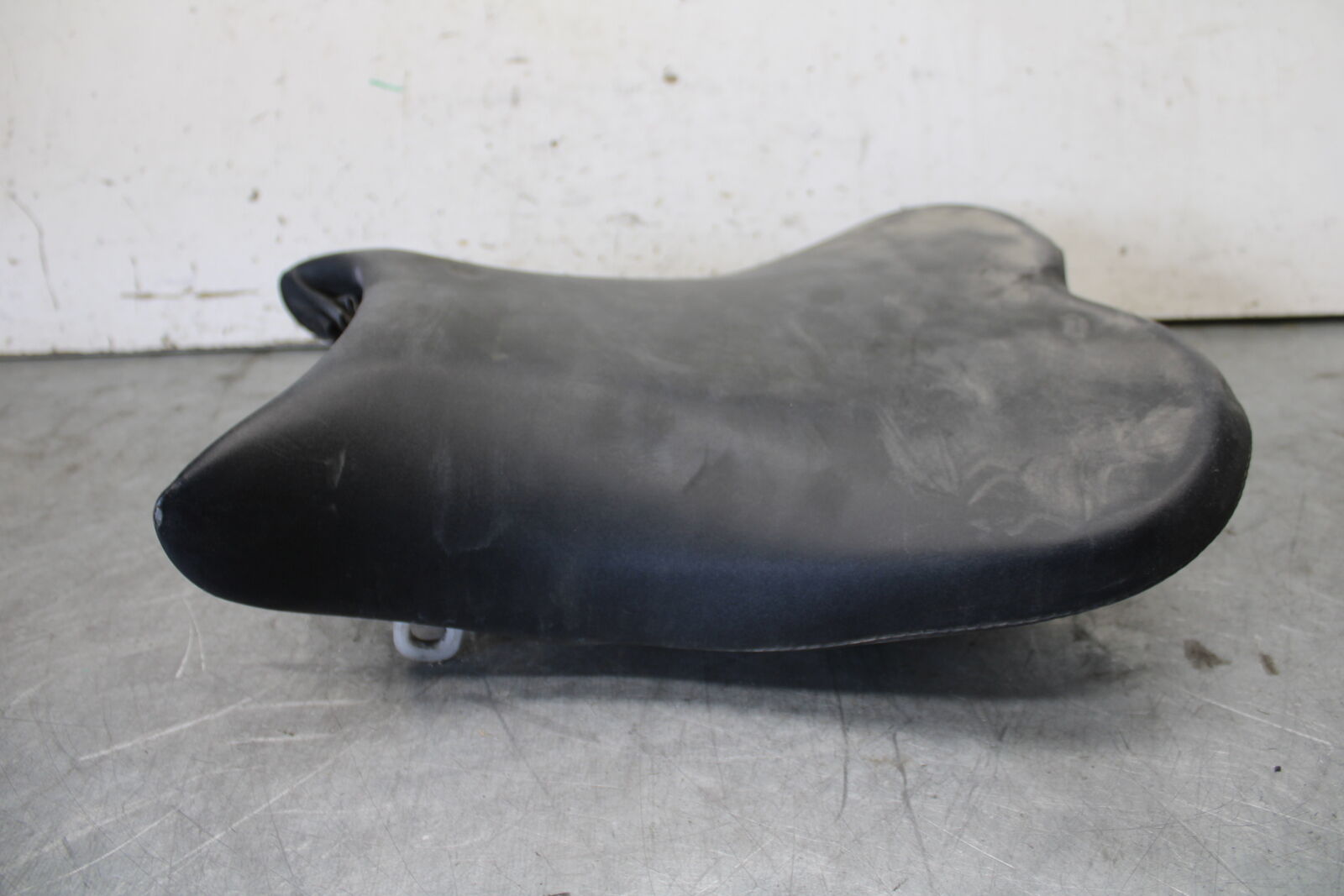 06-07 SUZUKI GSXR 600 FRONT DRIVERS SEAT PAD SADDLE PILLION  BB694