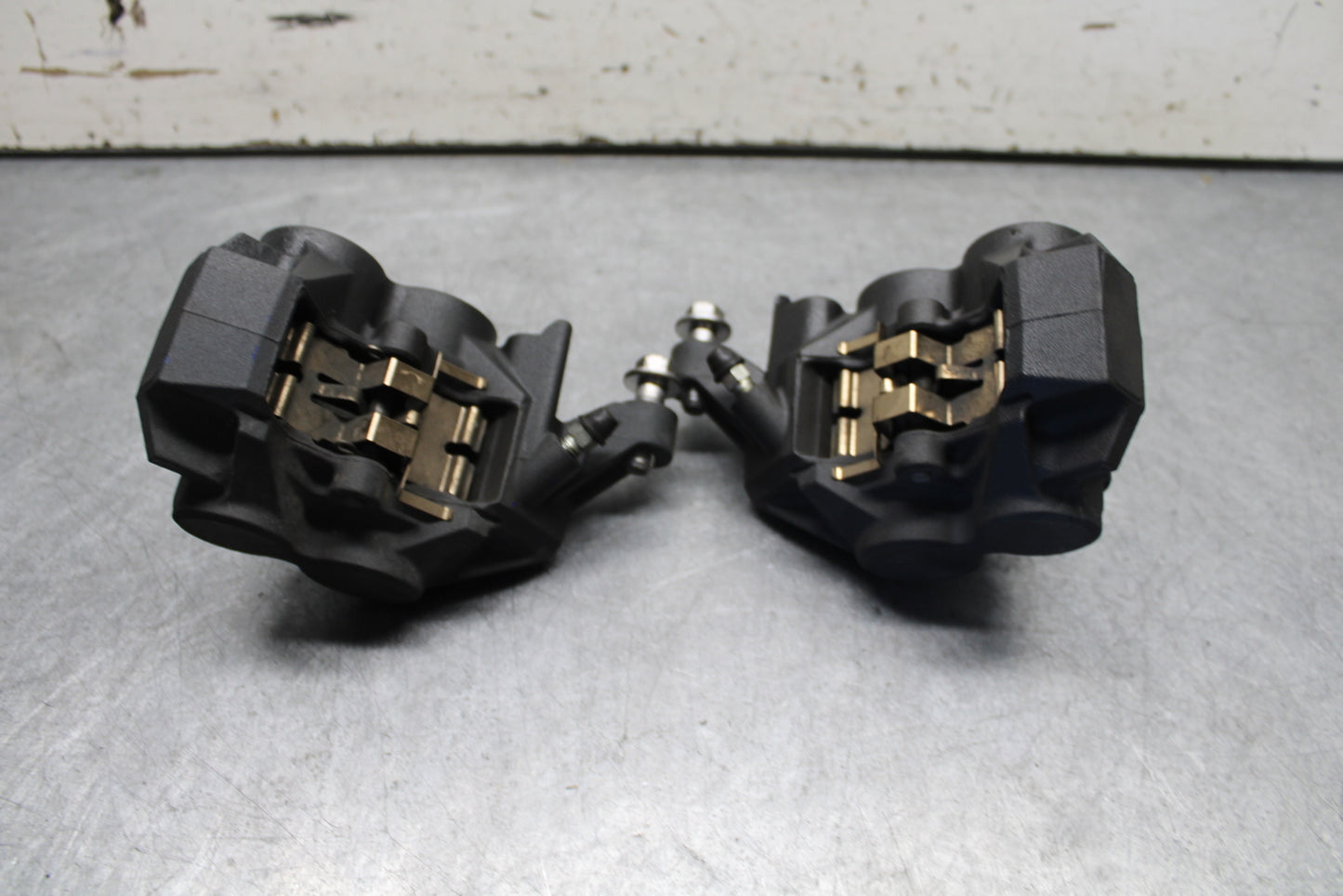 18-24 YAMAHA MT-07 RIGHT LEFT FRONT BRAKE CALIPER SET PAIR CALIPERS BB662