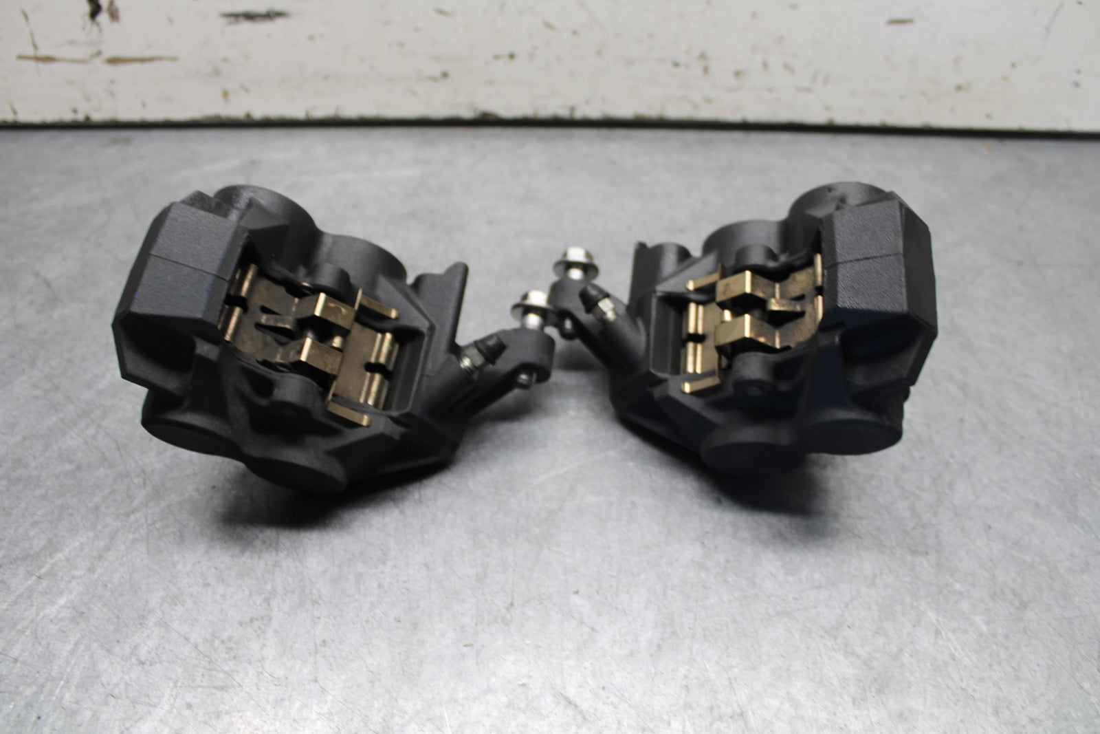 18-24 YAMAHA MT-07 RIGHT LEFT FRONT BRAKE CALIPER SET PAIR CALIPERS BB662