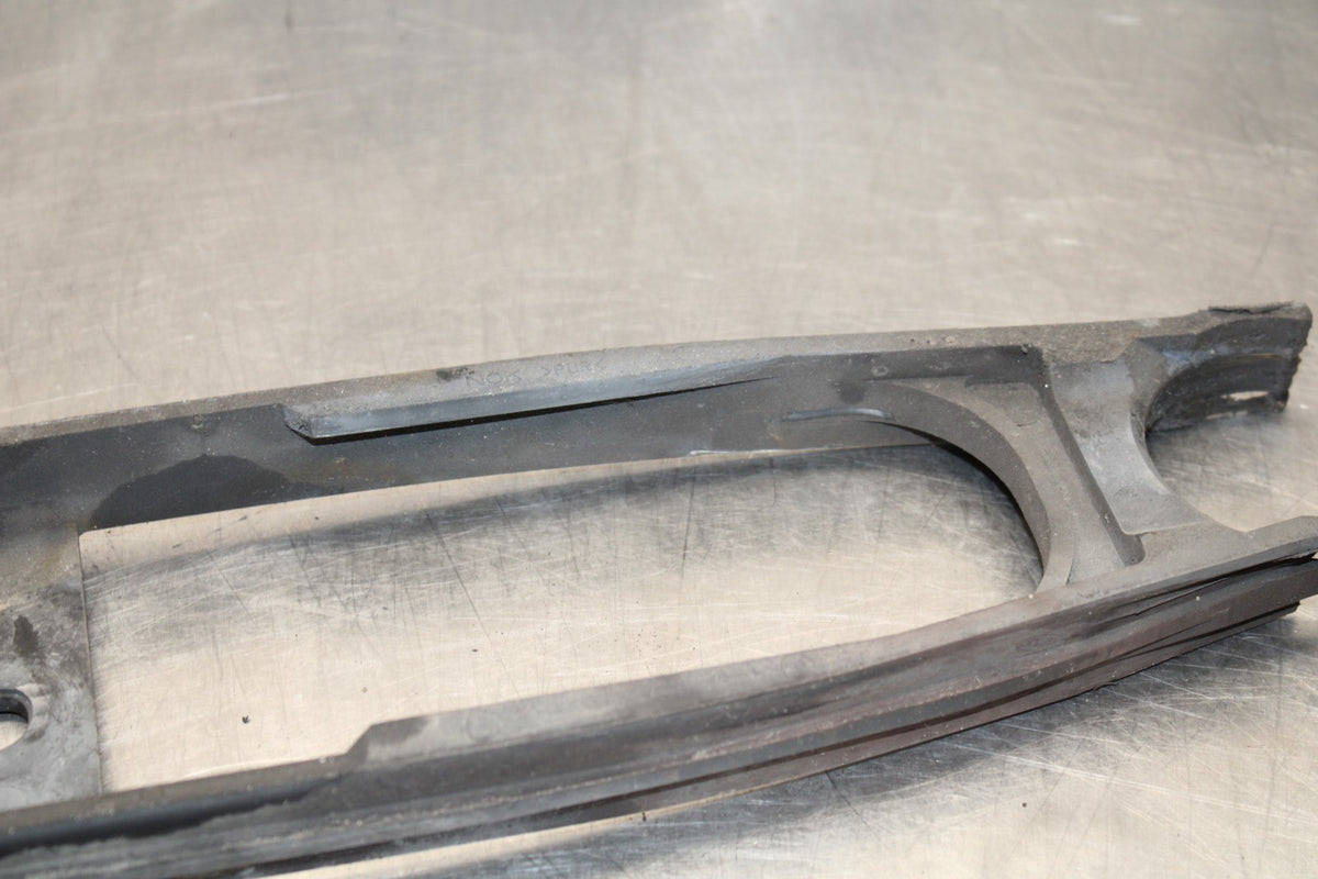 03 YAMAHA YZF R1 SWINGARM CHAIN BUFFER SLIDER GUIDE BB895