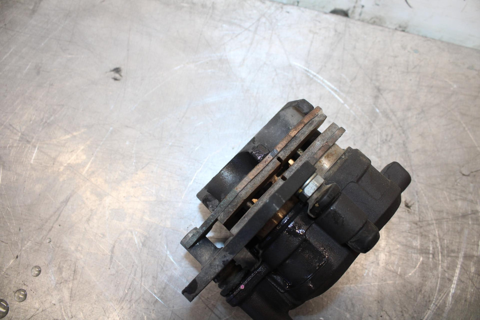 18 KAWASAKI Z 400  FRONT BRAKE CALIPER BB469