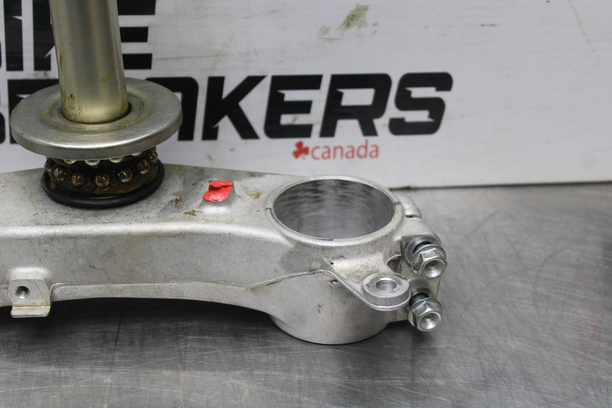 06-07 SUZUKI GSXR 600 FRONT FORKS CLAMP LOWER TRIPLE TREE STEM BB845