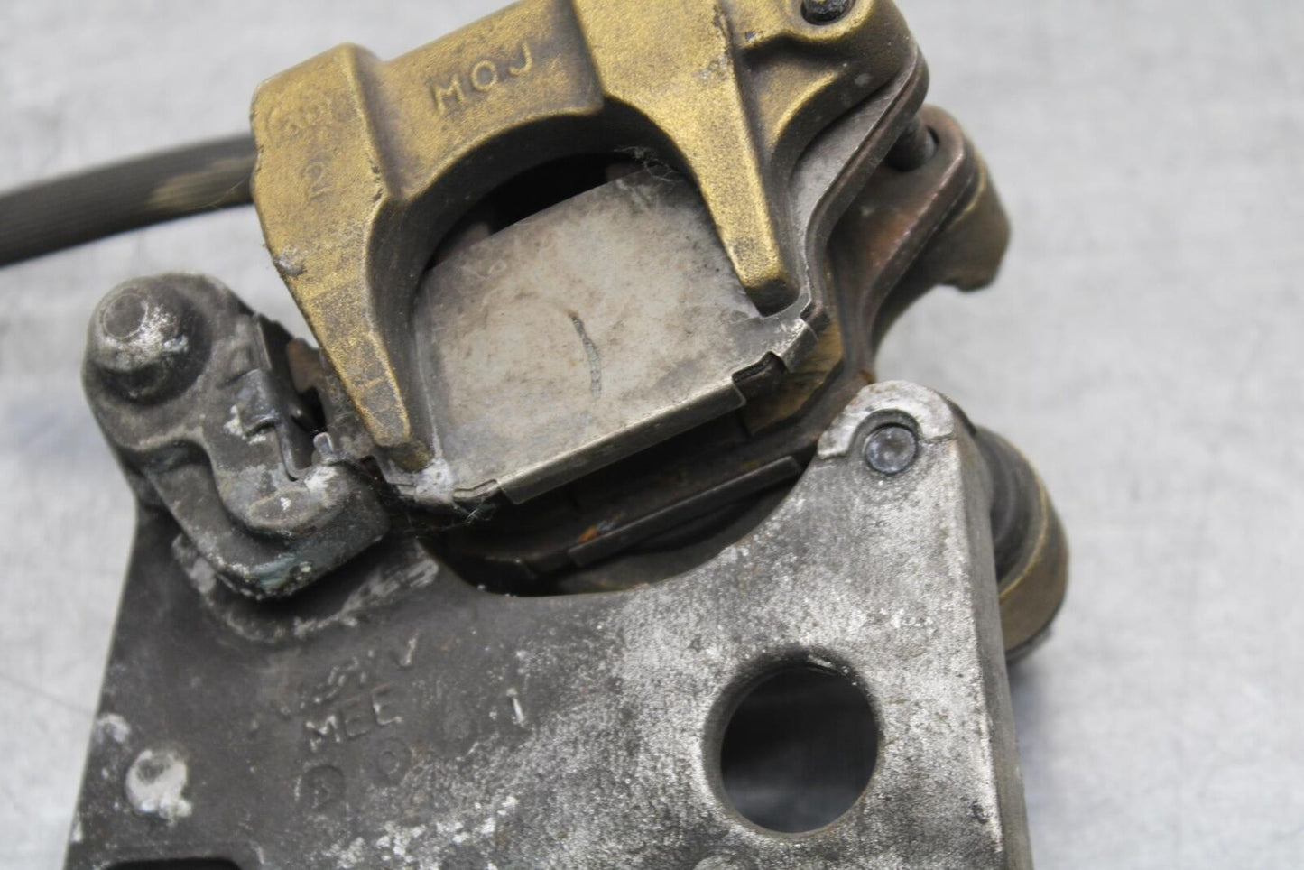 03-04 HONDA CBR600RR REAR BACK BRAKE CALIPER W MOUNT BRACKET 43150-MEE-006 BB637