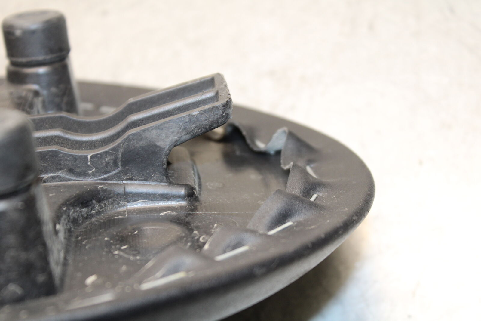 05-06 SUZUKI GSXR1000 REAR BACK PASSENGER TANDEM SEAT PAD SADDLE PILLION BB663