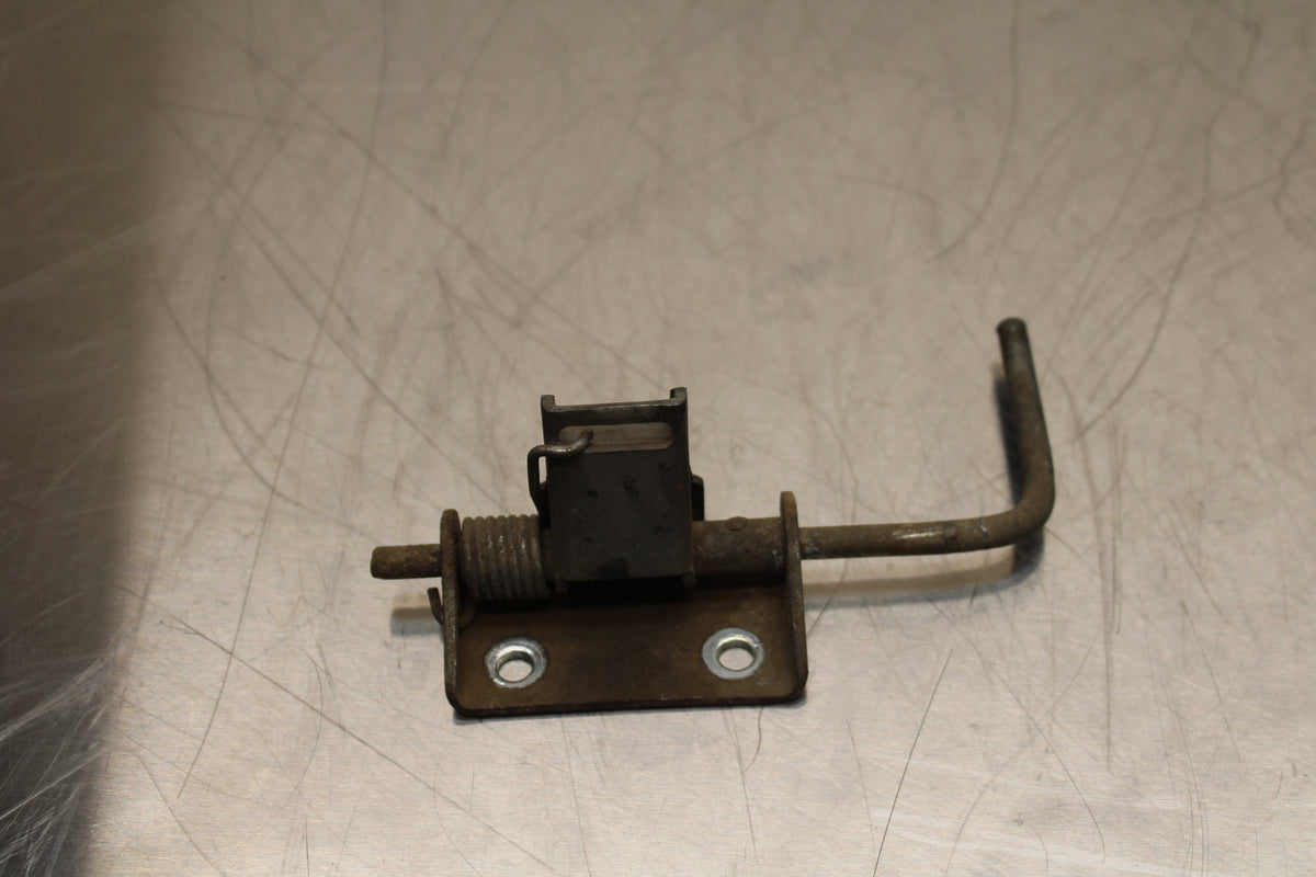 82 HONDA CT70 TRAIL SEAT LATCH  BB138