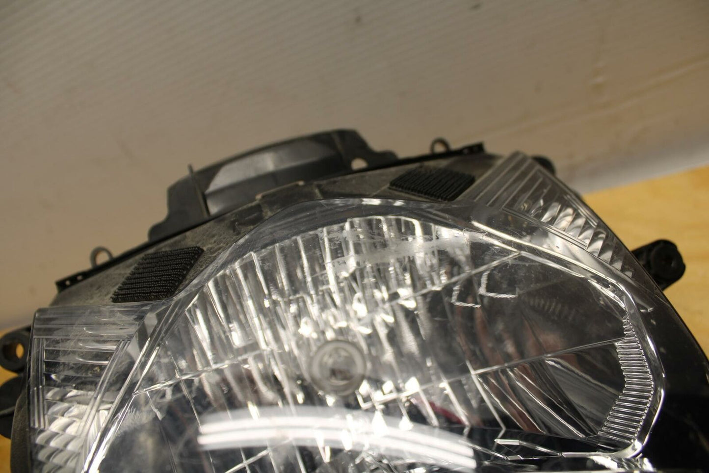 11-21 SUZUKI GSXR750 FRONT HEADLIGHT HEAD LIGHT LAMP BB320