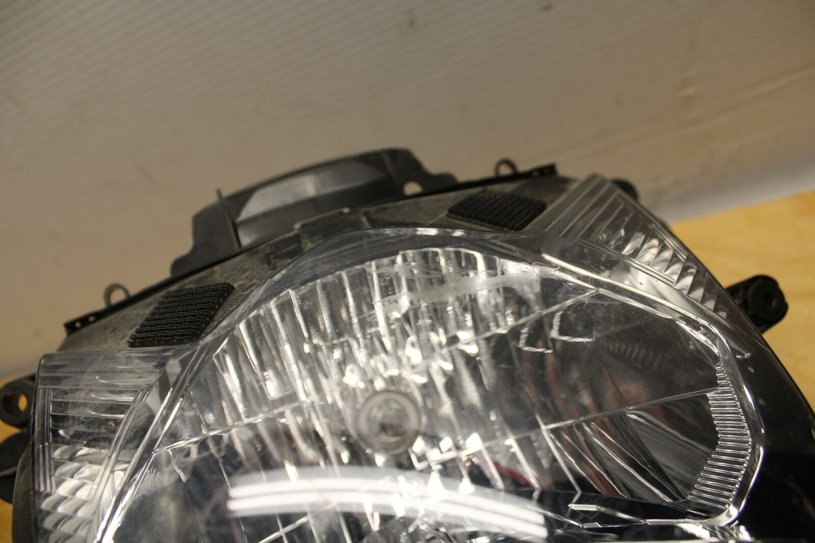 11-21 SUZUKI GSXR750 FRONT HEADLIGHT HEAD LIGHT LAMP BB320