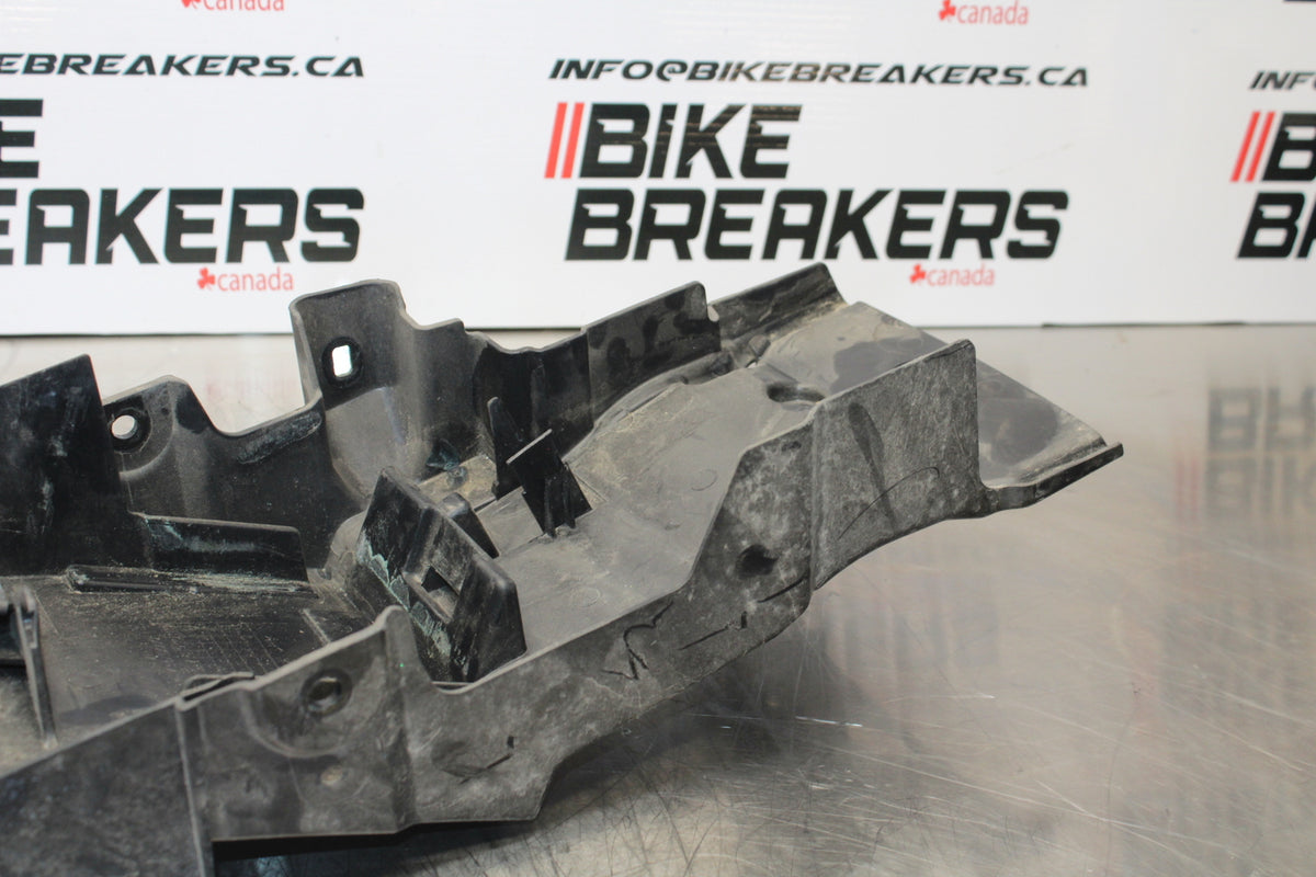 15-16 HONDA CB300F REAR BACK TAIL UNDERTAIL BATTERY TRAY PLASTIC BB150