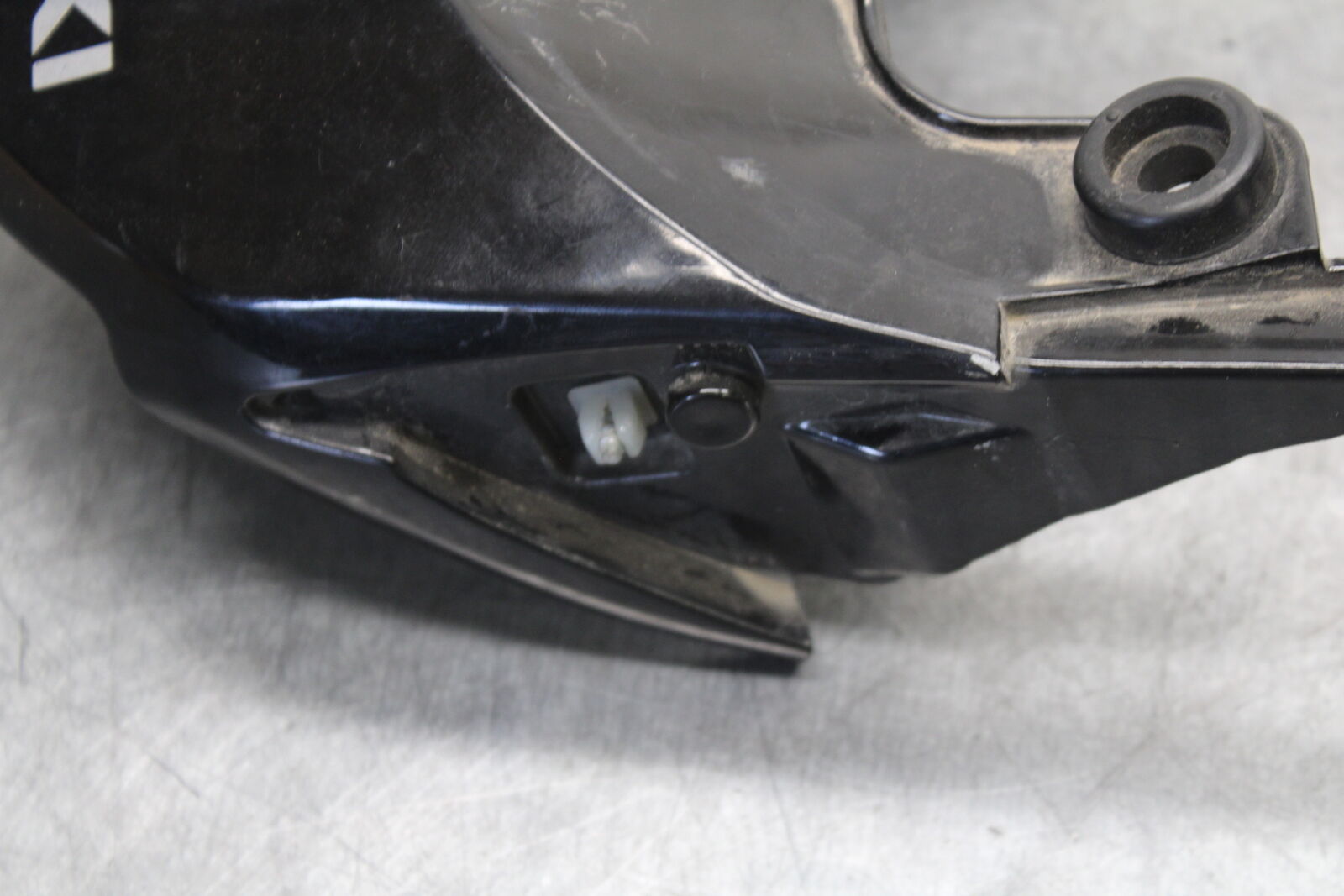 08-10 SUZUKI GSXR750 CENTER REAR BACK TAIL FAIRING COWL BB476