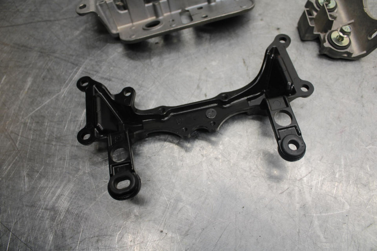 2015 Yamaha FJ09 SEAT MOUNTING BRACKET MOUNT BB41