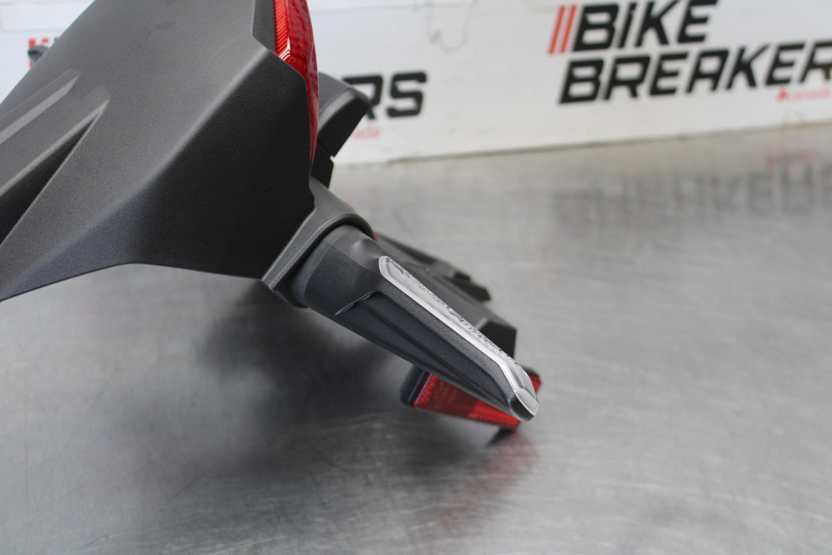 23-26 SUZUKI GSX-8S REAR TAIL LIGHT BACK FENDER TURN SIGNALS BB00