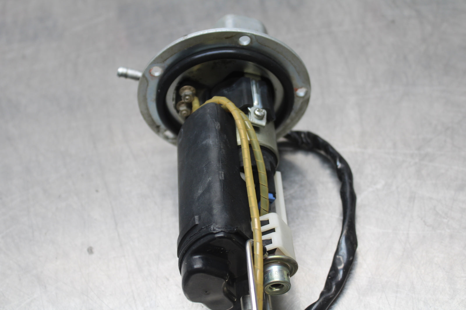 04-05 KAWASAKI NINJA ZX10R FUEL PUMP GAS PETROL SENDER UNIT BB163