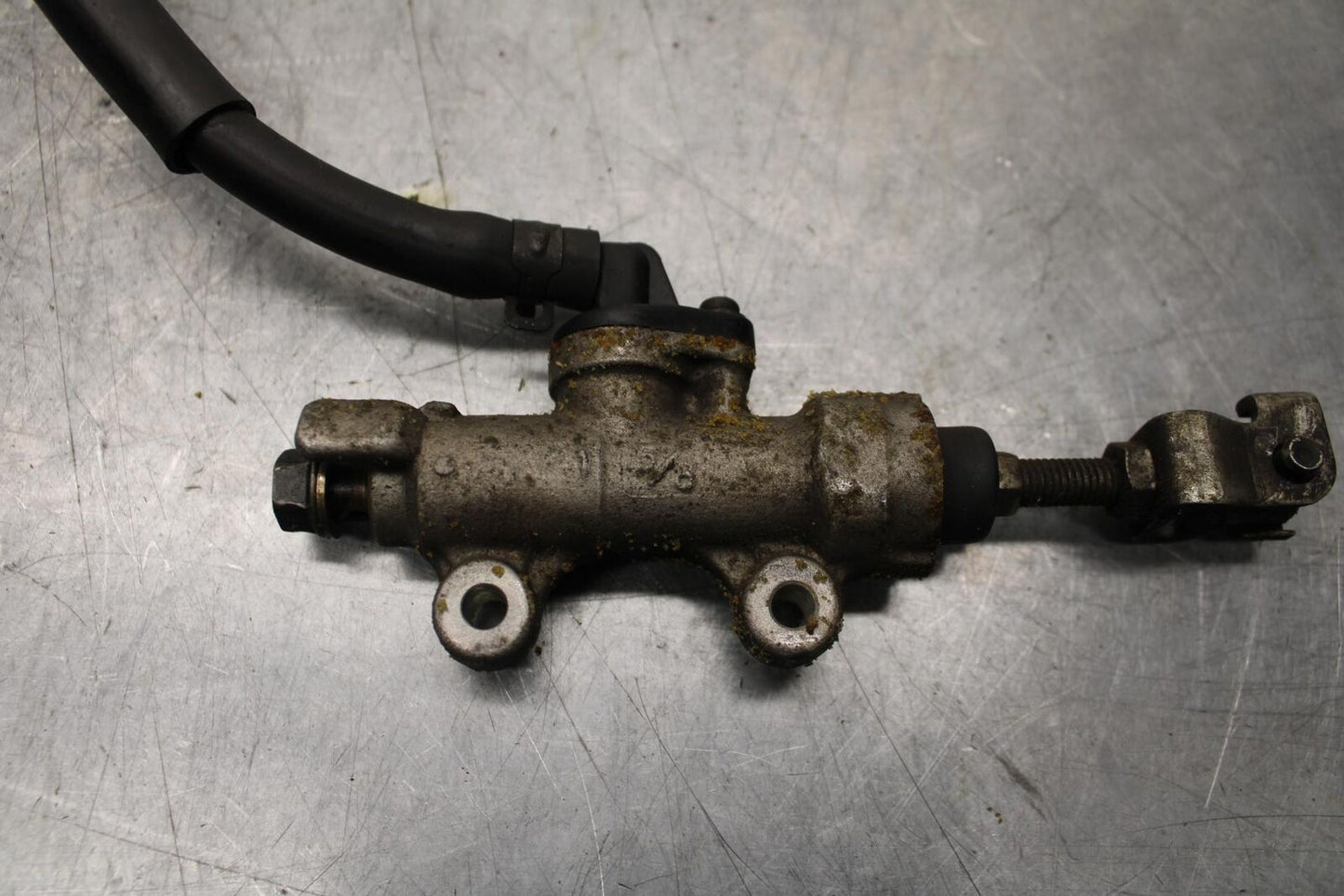 1992 Honda CBR900RR REAR BACK BRAKE MASTER CYLINDER W RESERVOIR BB63