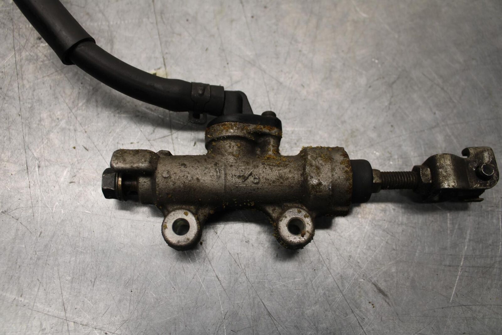 1992 Honda CBR900RR REAR BACK BRAKE MASTER CYLINDER W RESERVOIR BB63