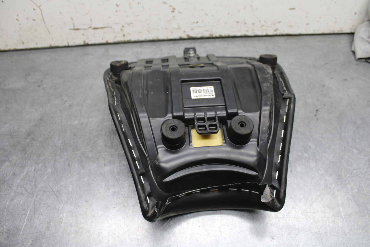 18-24 KAWASAKI NINJA 650 FRONT DRIVERS SEAT PAD SADDLE PILLION BB725