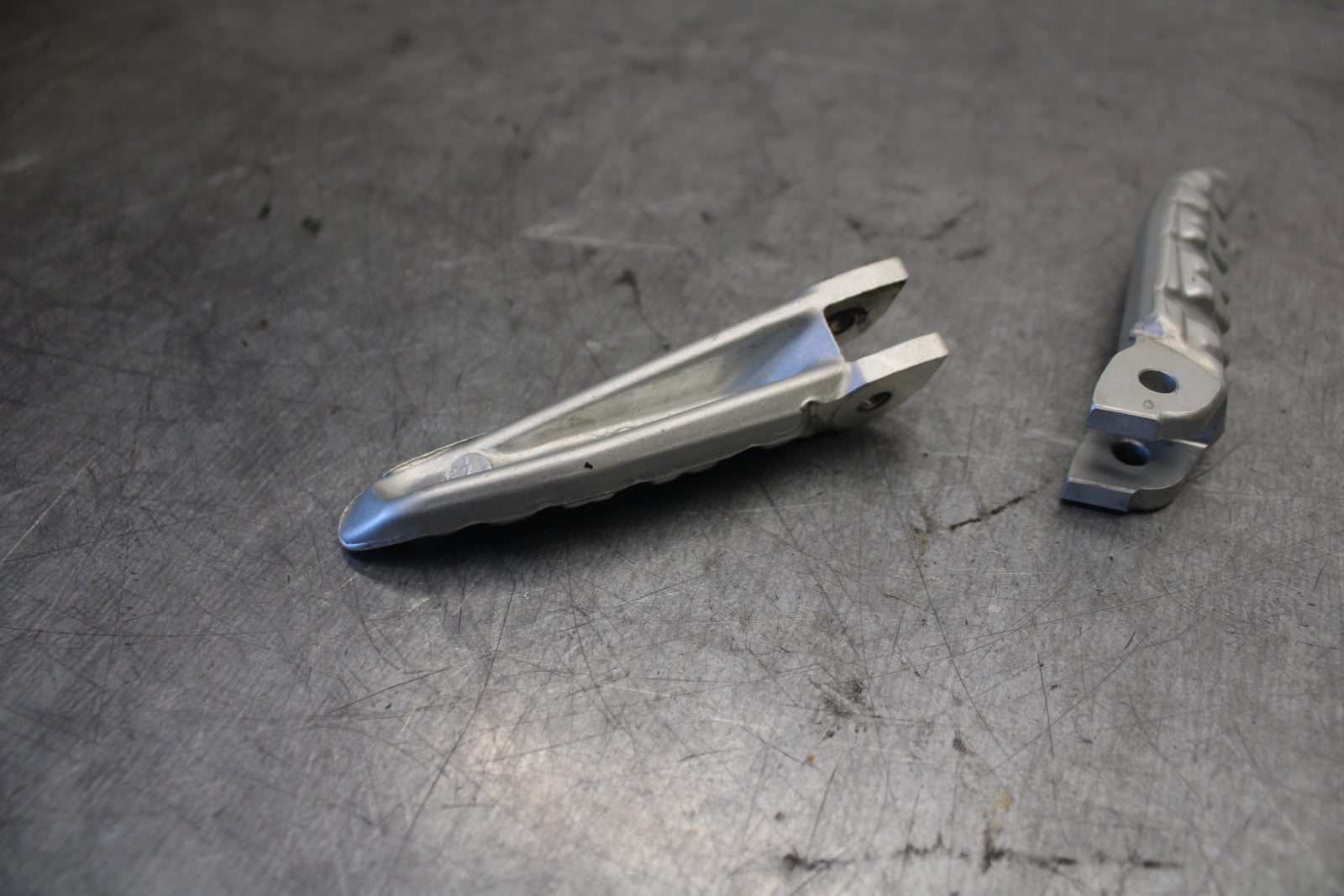 07-08 DUCATI 1098 FRONT FOOT RESTS PEGS STEPS SET PAIR BB699
