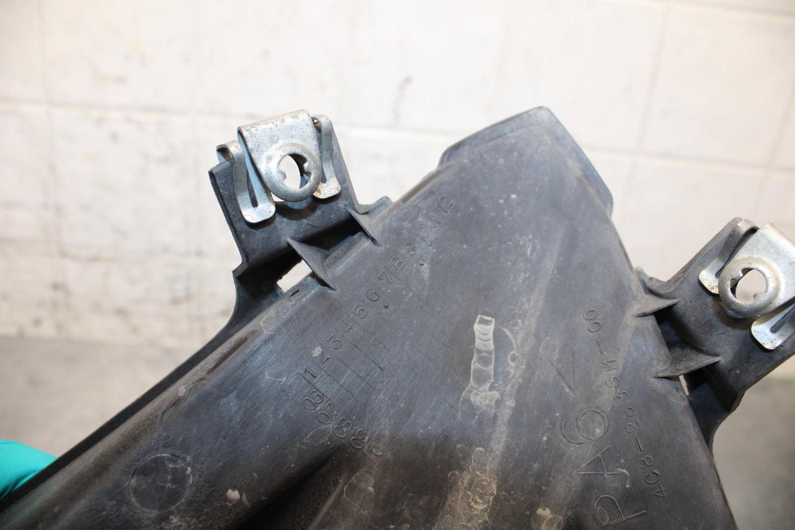 2007 Yamaha YZF R1 FRONT LOWER CENTER COWL FAIRING BB575