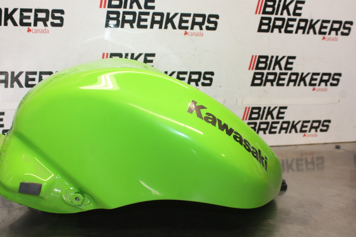 04-05 KAWASAKI NINJA ZX10R GAS TANK FUEL CELL PETROL RESERVOIR BB931