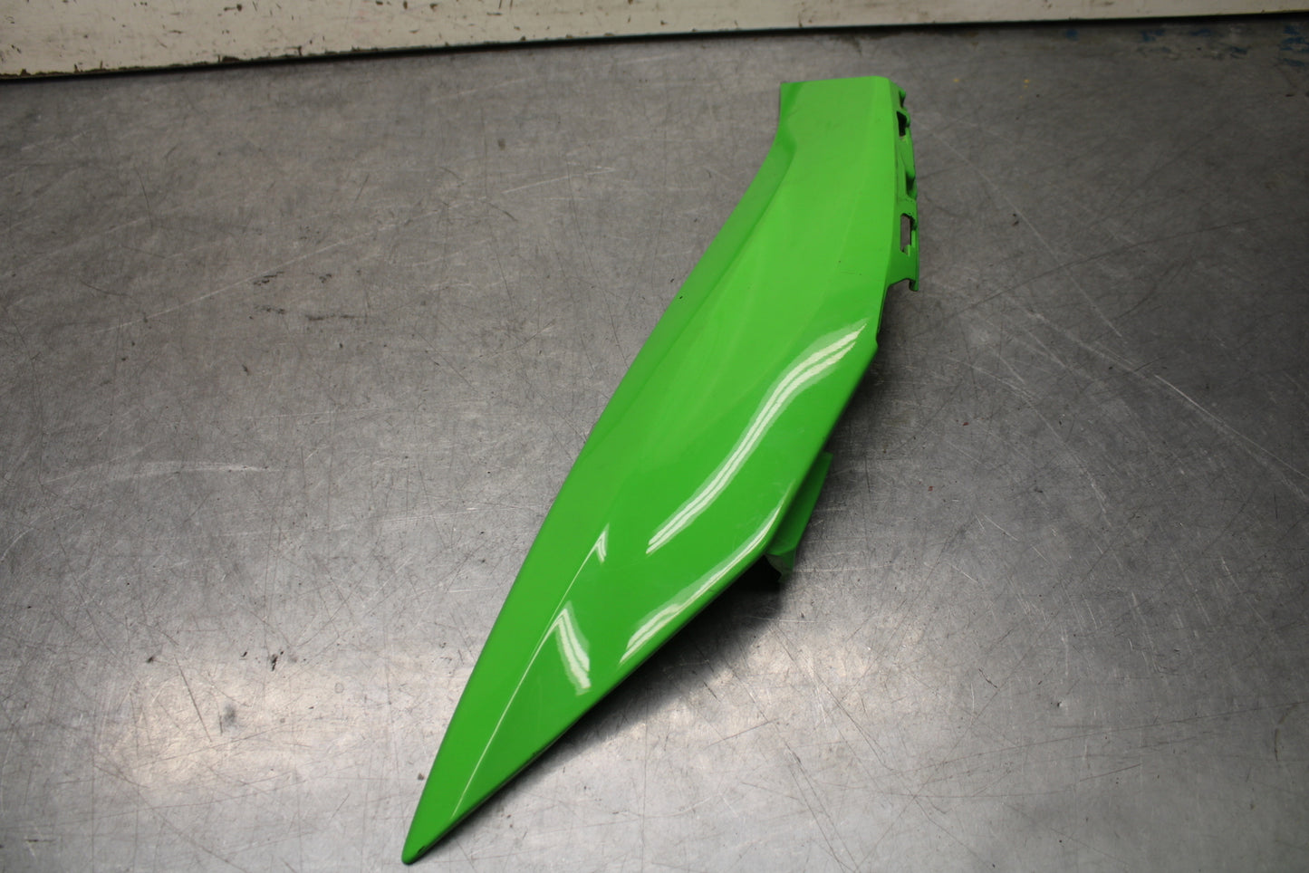 16 KAWASAKI NINJA ZX10R RIGHT REAR BACK TAIL FAIRING COWL 36001-0641-51B  BB650