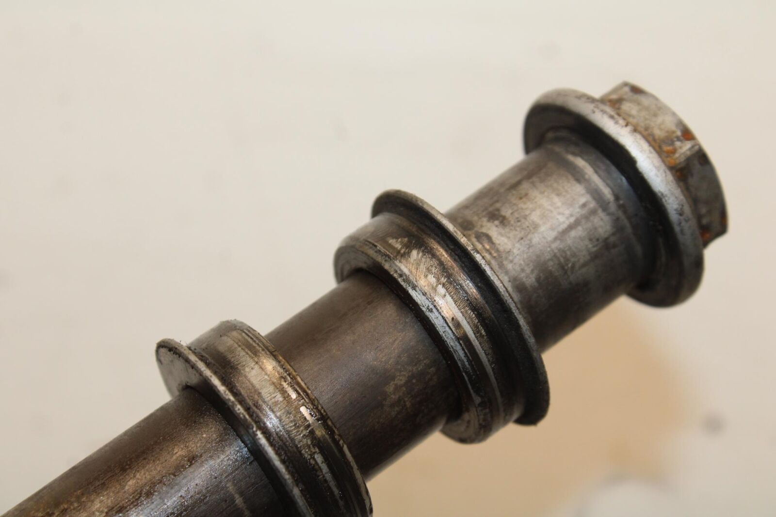 03-04 HONDA CBR600RR REAR AXLE BACK WHEEL RIM BOLT AXEL 42301-MEE-000 BB628