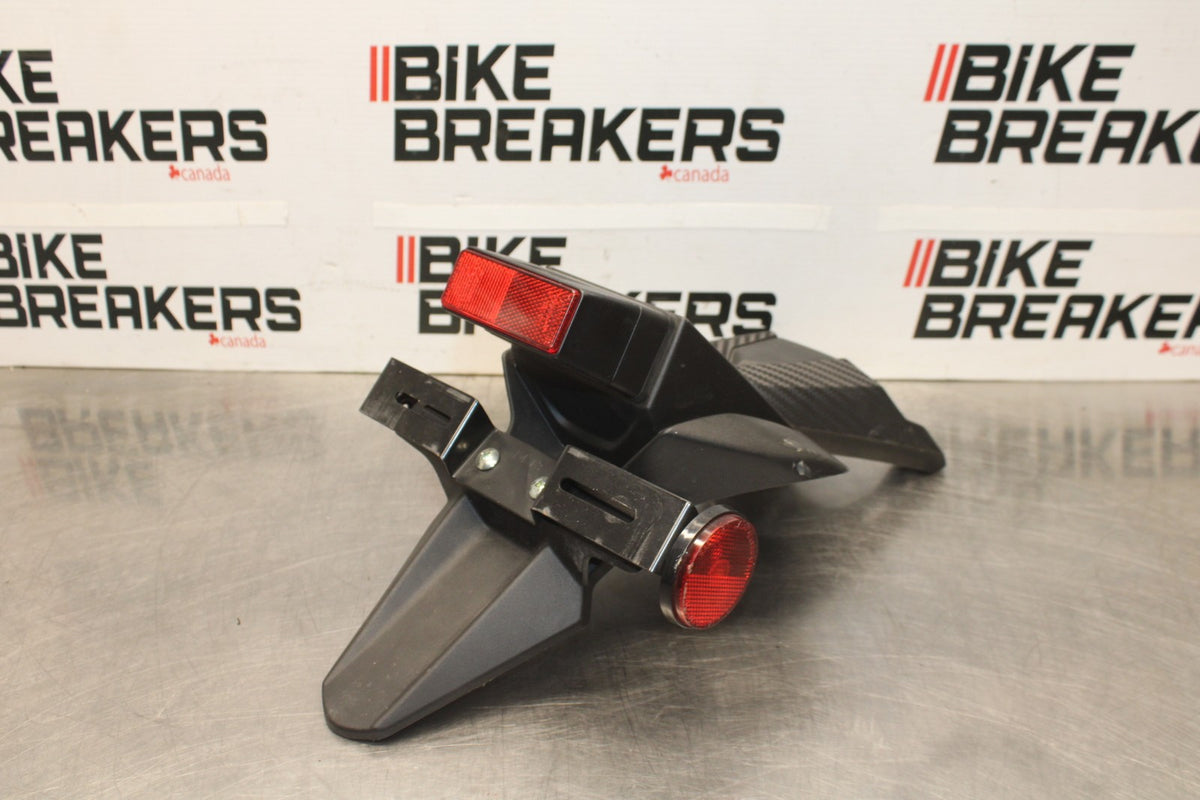 11-24 SUZUKI GSXR750 REAR BACK FENDER MUD GUARD BB630