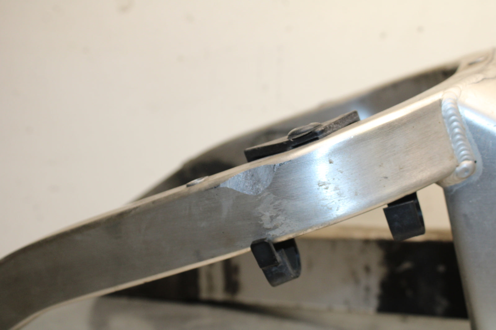 00-01 YAMAHA YZF R1 REAR SWINGARM BACK SUSPENSION SWING ARM BB755