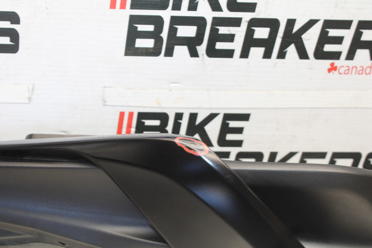 23-24 YAMAHA MT-07 RIGHT REAR BACK TAIL FAIRING COWL SHROUD BB927