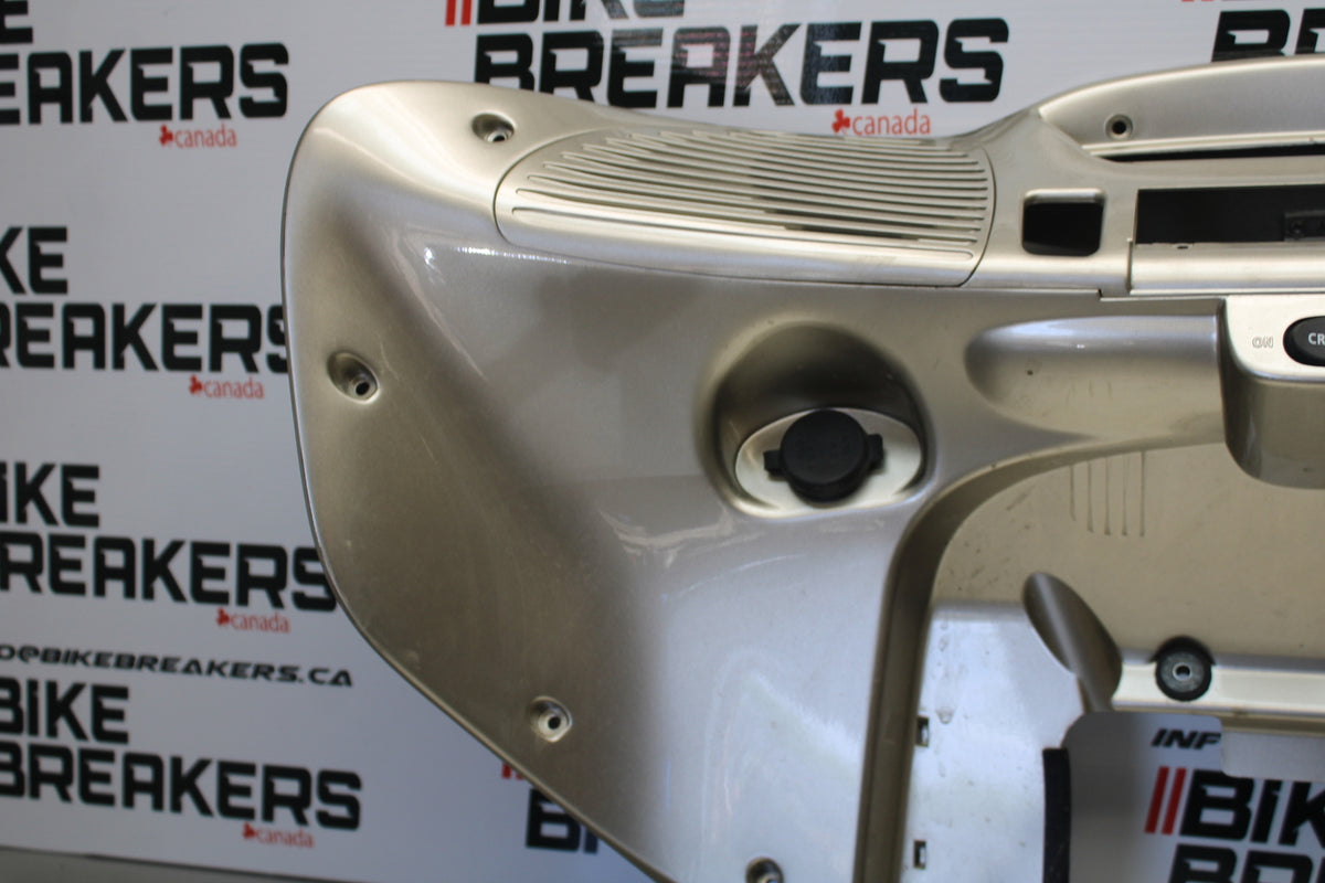 09 YAMAHA ROYAL STAR XVZ1300TF VENTURE FRONT UPPER FAIRING NOSE COWL BB151