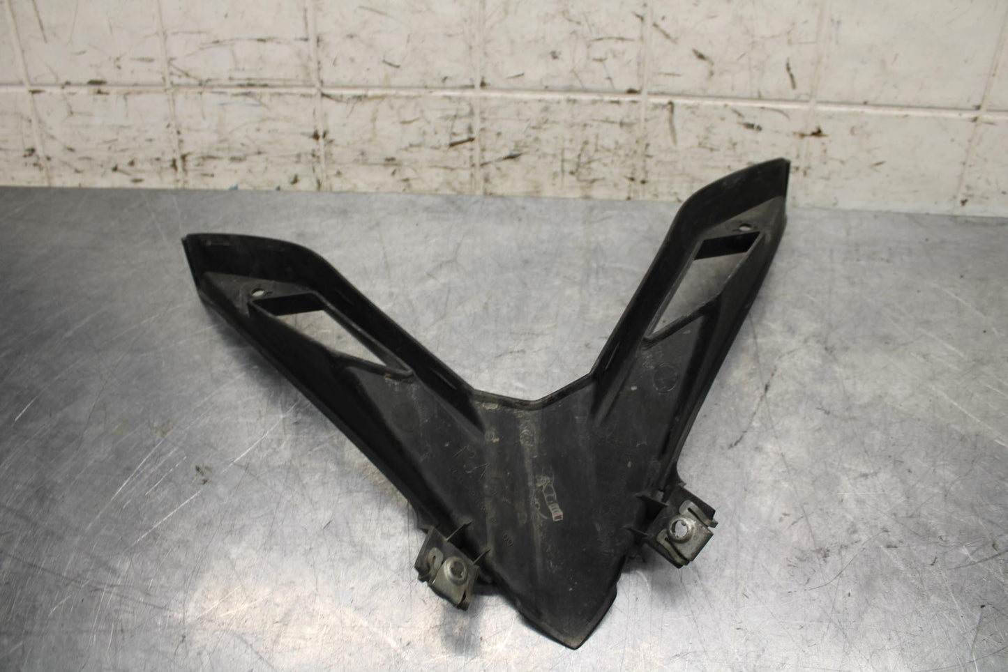 2007 Yamaha YZF R1 FRONT LOWER CENTER COWL FAIRING BB575