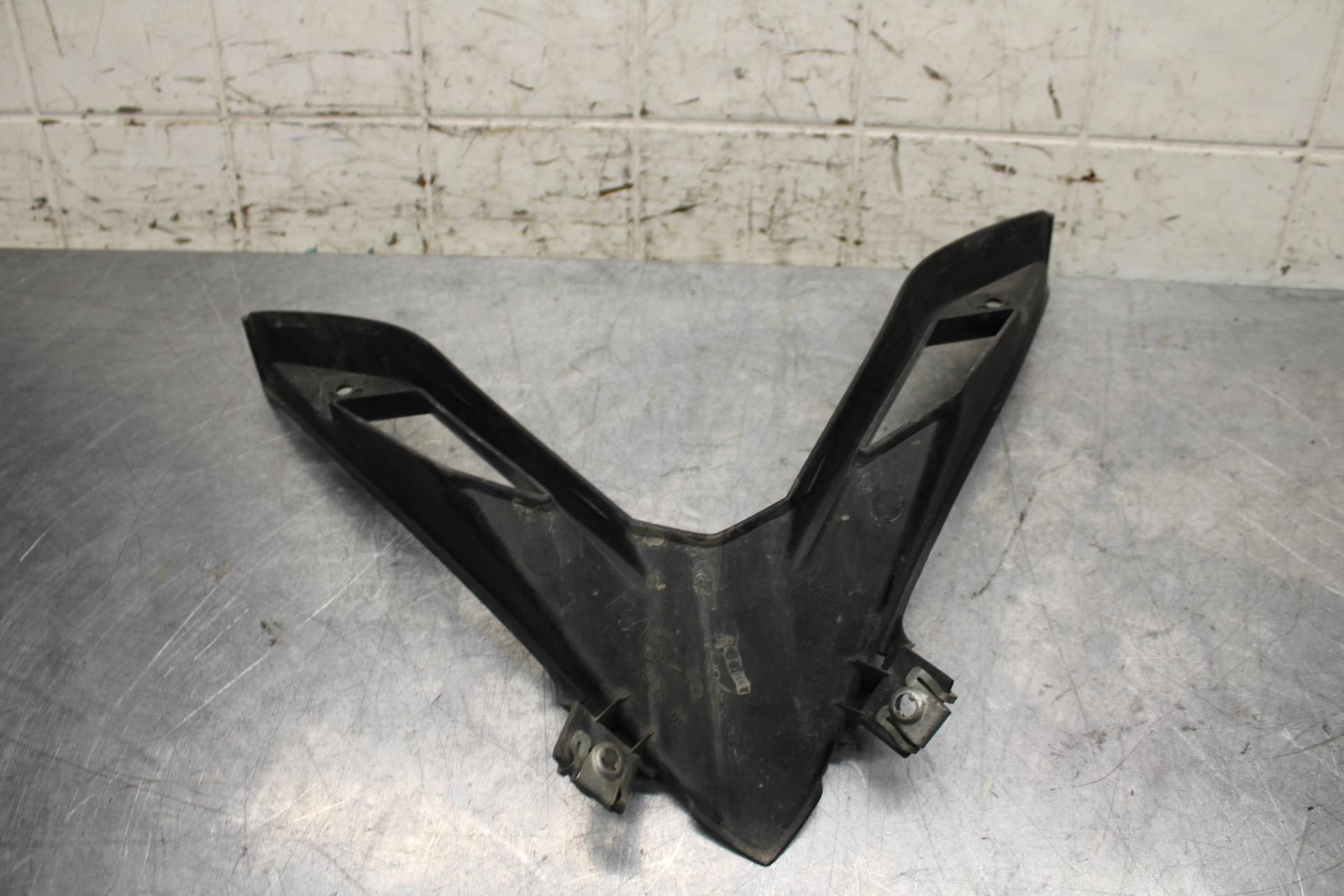 2007 Yamaha YZF R1 FRONT LOWER CENTER COWL FAIRING BB575