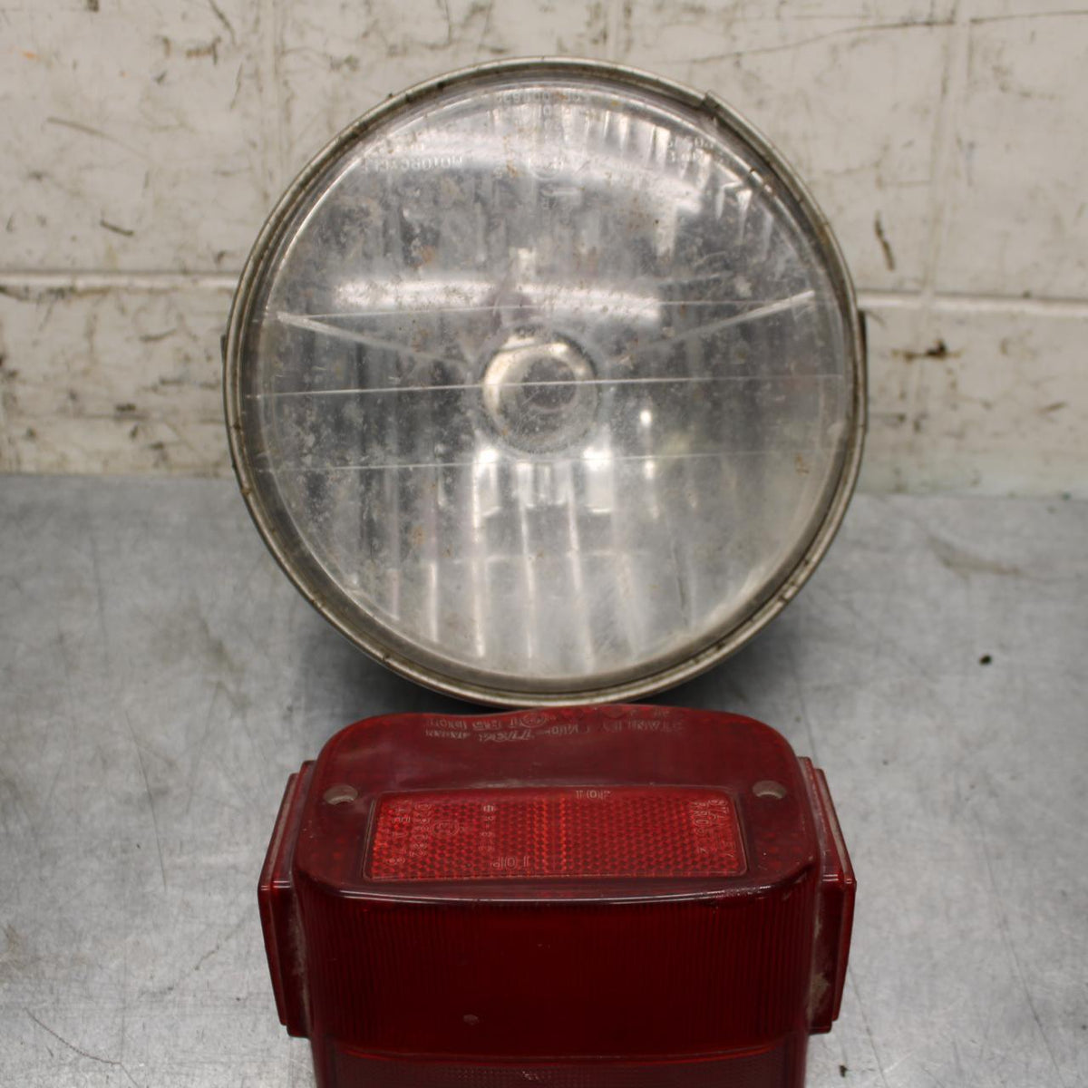 2005 Kawasaki Vulcan 1500 VN1500N Classic SINGLE HEADLIGHT HEAD LAMP LIGHT BB576