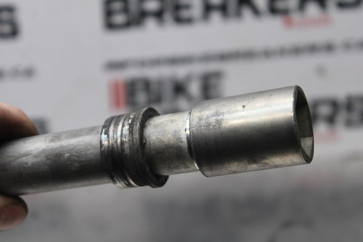 18 YAMAHA YZF R1  FRONT WHEEL RIM AXLE PIVOT BOLT BB838