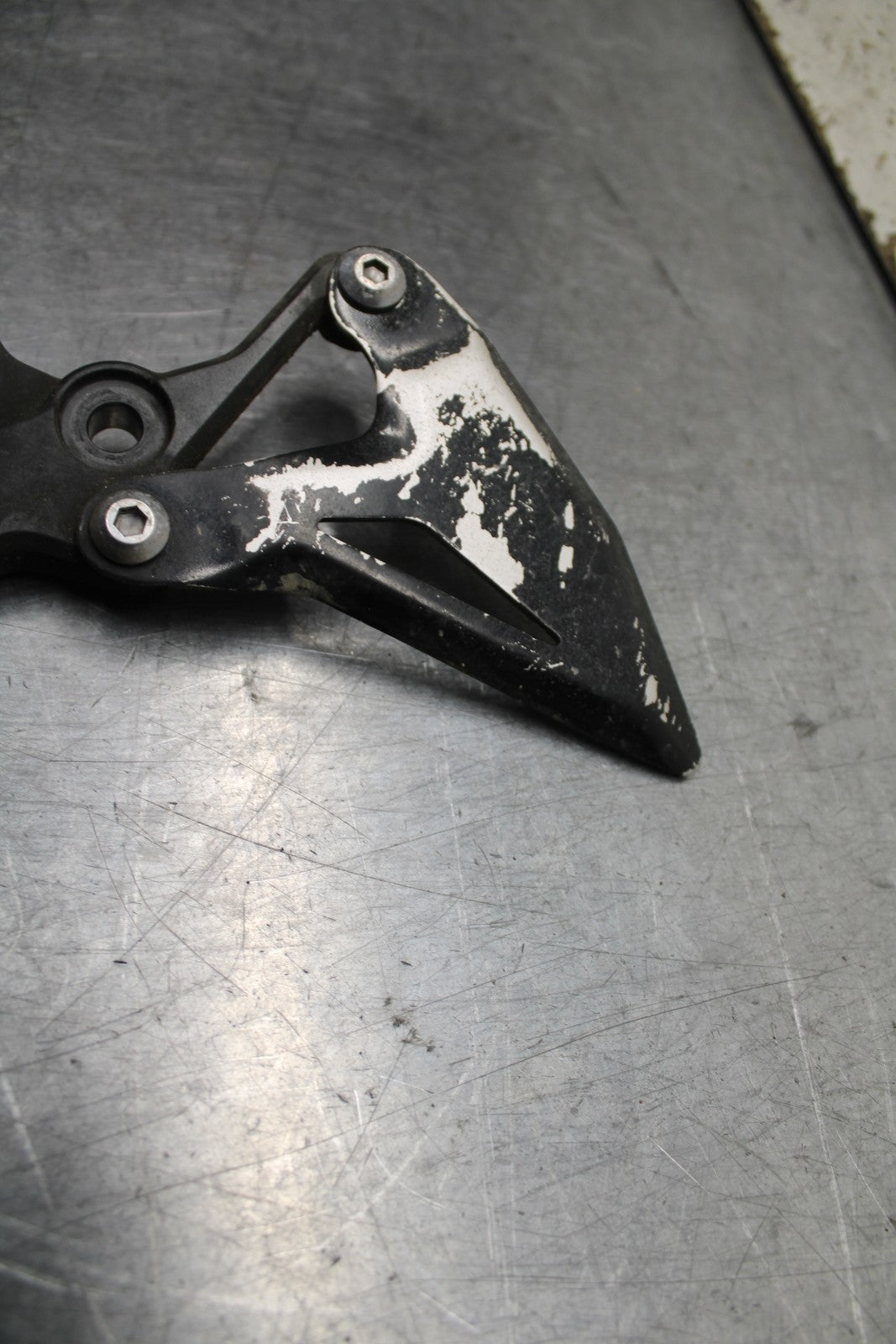 24 KAWASAKI NINJA 500 ABS LEFT REARSET REAR SET DRIVER FOOT PEG REST STOP BB744