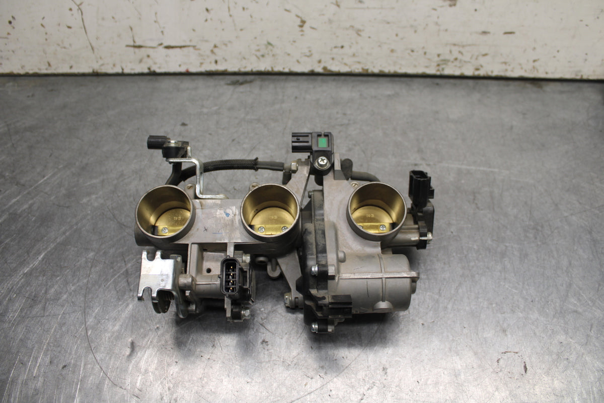 14-17 YAMAHA FZ09 MAIN FUEL INJECTORS / THROTTLE BODIES BB111