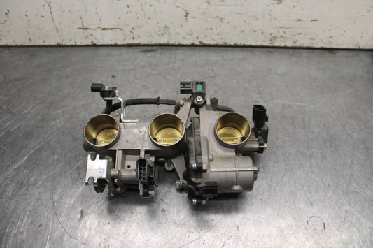 14-17 YAMAHA FZ09 MAIN FUEL INJECTORS / THROTTLE BODIES BB111