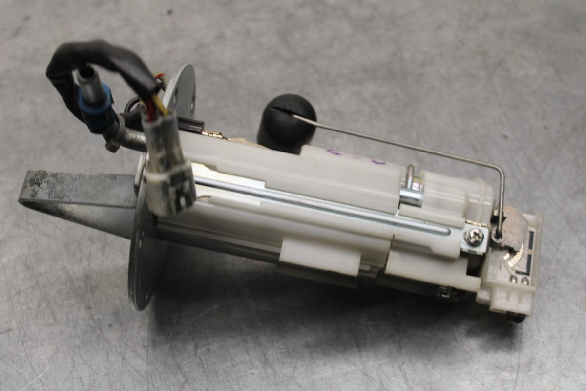 09-11 SUZUKI GSXR 1000 FUEL PUMP GAS PETROL SENDER UNIT 15100-47H00  BB96