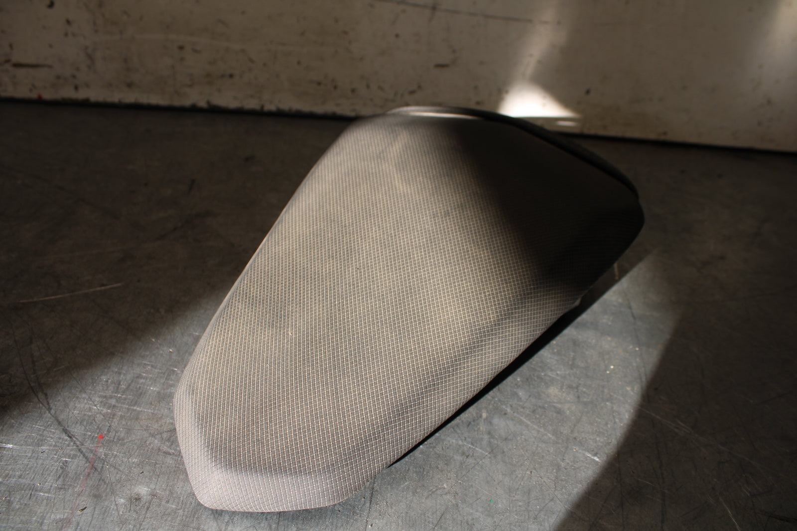 19-22 KAWASAKI Z400 REAR BACK PASSENGER TANDEM SEAT PAD SADDLE PILLION BB708