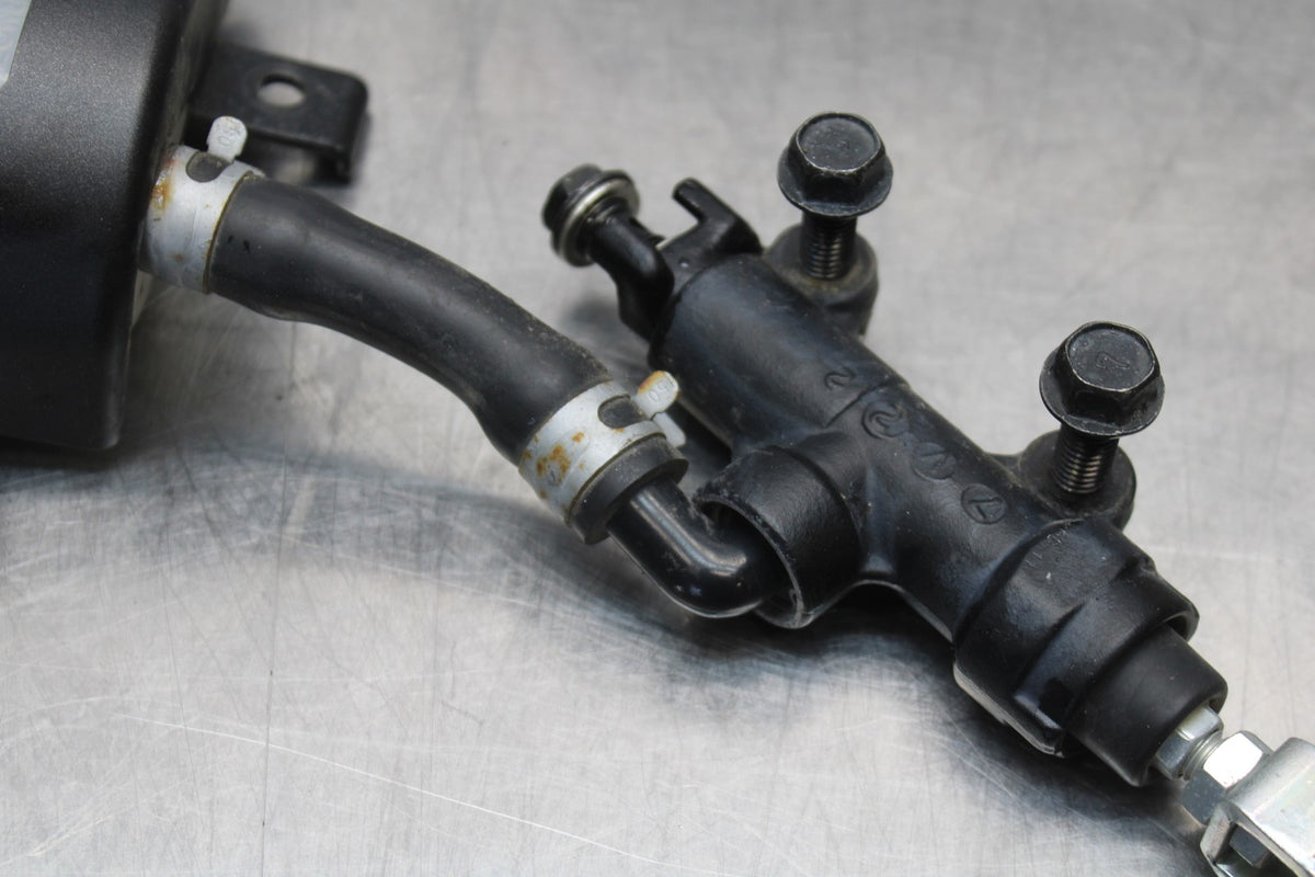 08 KAWASAKI VULCAN 900 REAR BACK BRAKE MASTER CYLINDER W RESERVOIR BB184